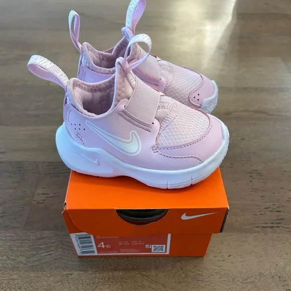 Nike Kids Light Pink Sneakers Size 4C - Picture 1 of 8